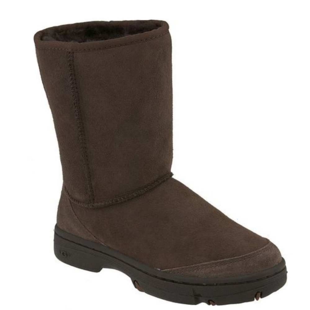 UGGs Ultimate Short Size W6